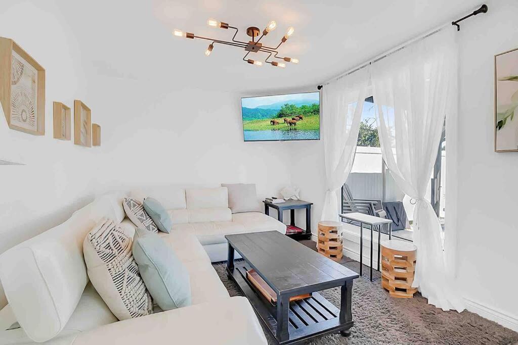 2 Bedroom Getaway On The River/Close To Marina Belle River Exteriör bild