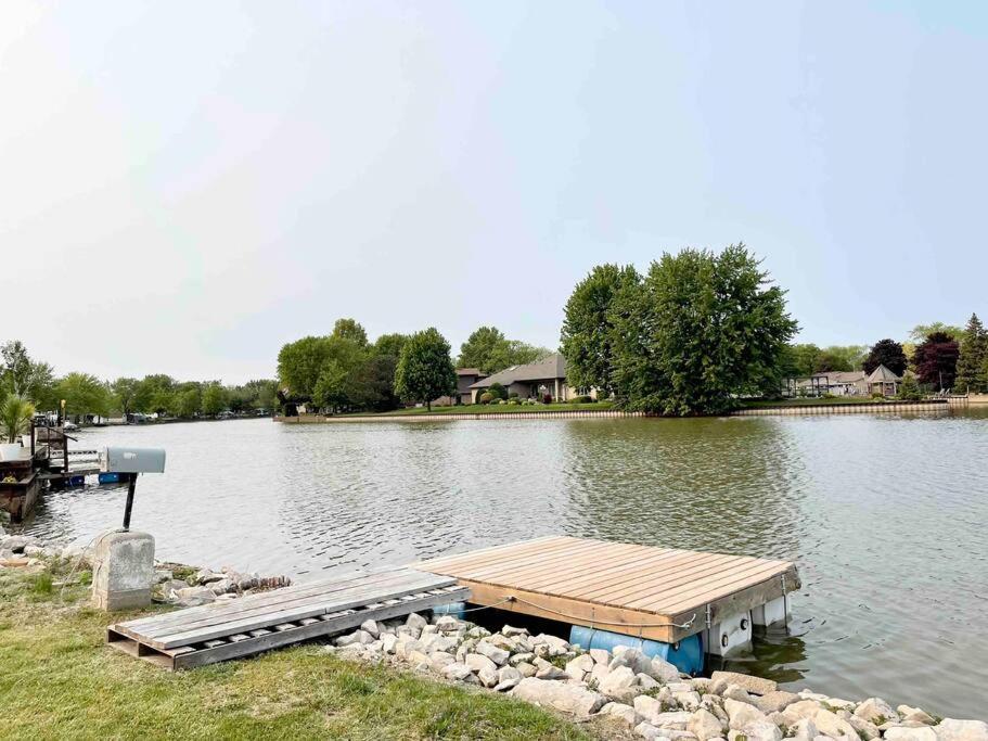 2 Bedroom Getaway On The River/Close To Marina Belle River Exteriör bild