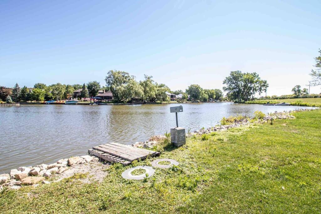 2 Bedroom Getaway On The River/Close To Marina Belle River Exteriör bild