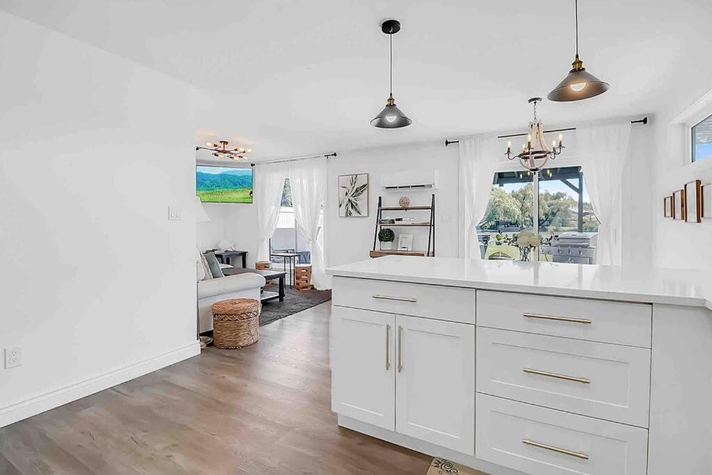 2 Bedroom Getaway On The River/Close To Marina Belle River Exteriör bild