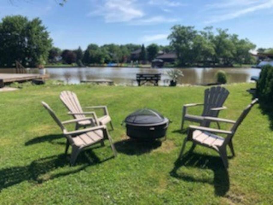 2 Bedroom Getaway On The River/Close To Marina Belle River Exteriör bild