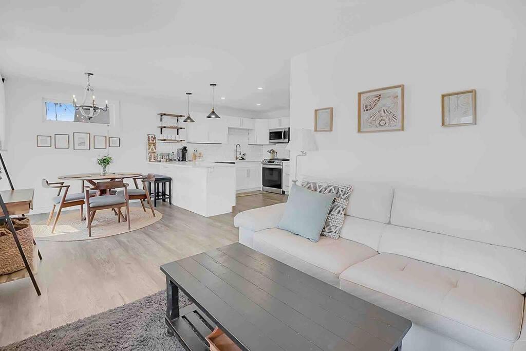 2 Bedroom Getaway On The River/Close To Marina Belle River Exteriör bild
