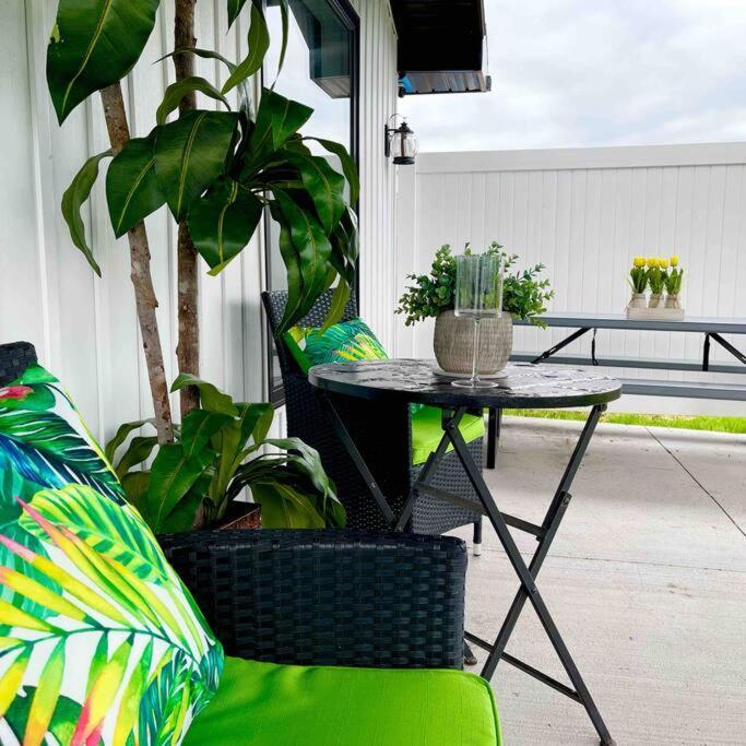 2 Bedroom Getaway On The River/Close To Marina Belle River Exteriör bild